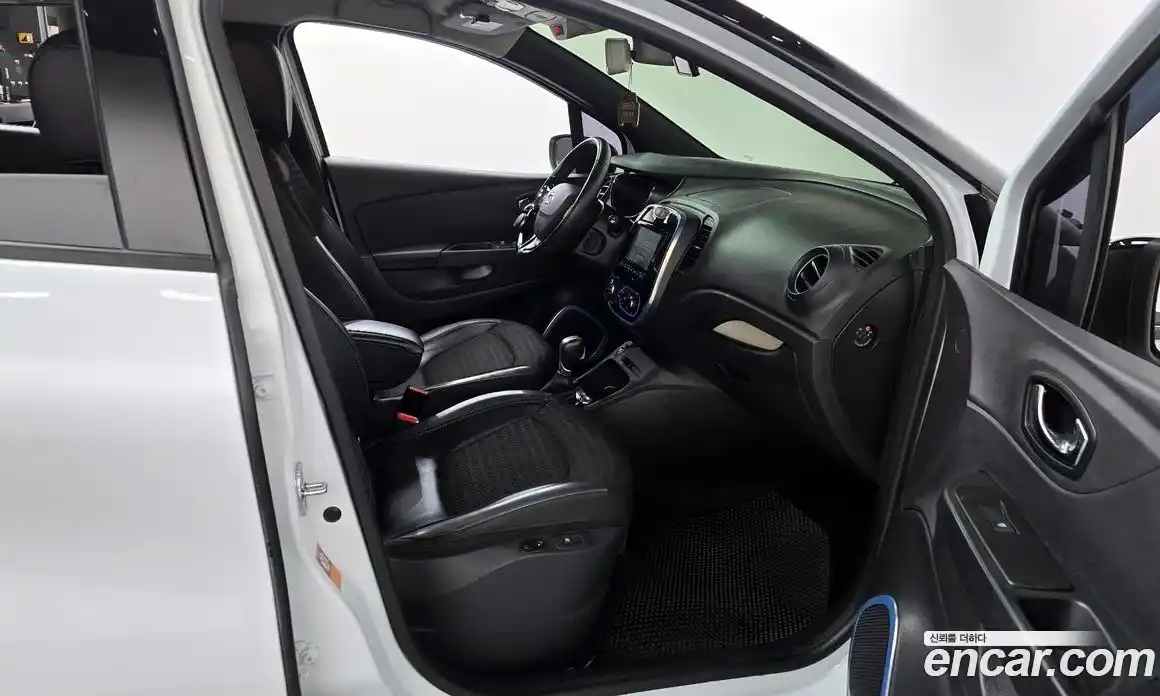 Renault QM3 2017 1.5 гидро в Москве № 2054964, фото 16