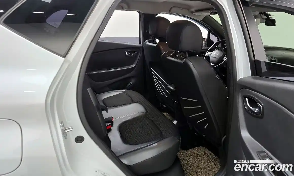 Renault QM3 2017 1.5 гидро в Москве № 2054964, фото 17