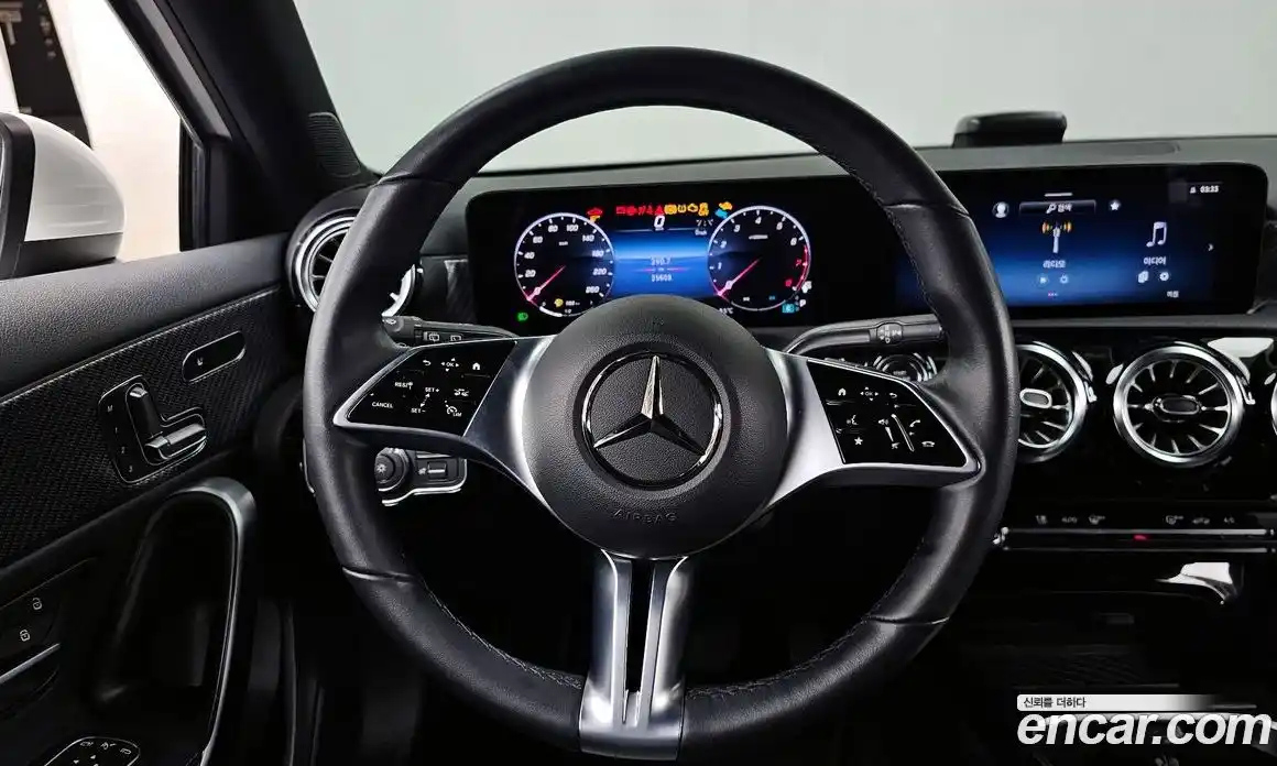Mercedes-Benz A-Class 2023 2.0 гидро в Москве № 205790, фото 13