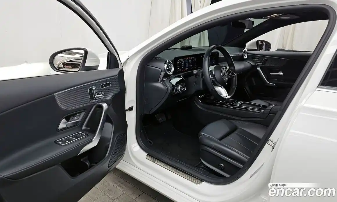 Mercedes-Benz A-Class 2023 2.0 гидро в Москве № 205790, фото 10