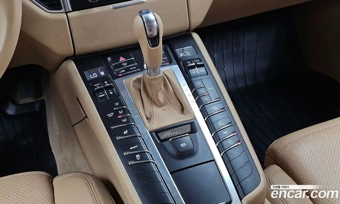 Porsche Macan 2017 2.0 гидро в Москве № 2058496, фото 9