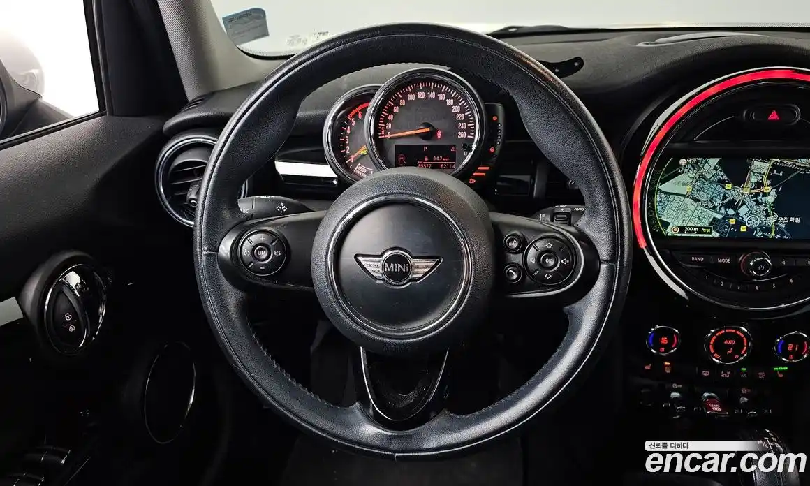 Mini Cooper 2015 1.5 гидро в Москве № 2059533, фото 13