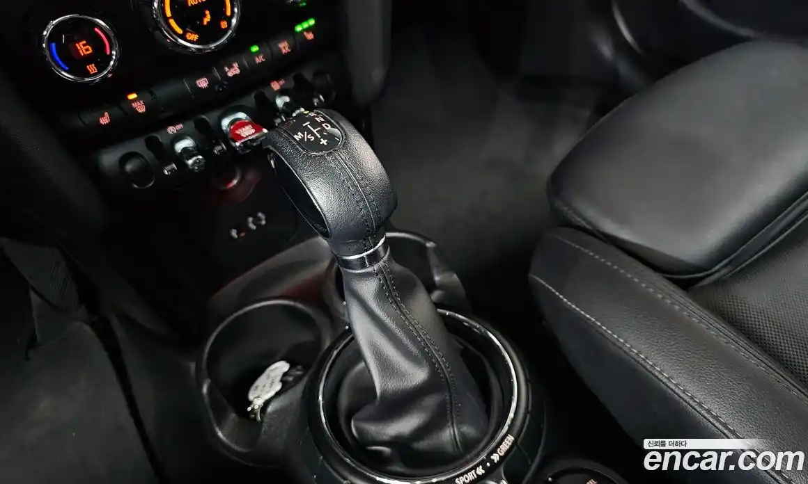 Mini Cooper 2015 1.5 гидро в Москве № 2059533, фото 9