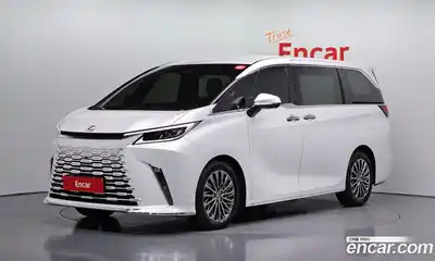 Lexus LM, 2025