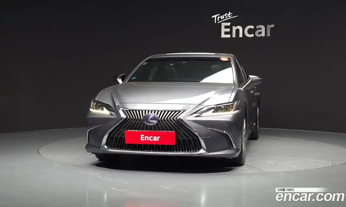 Lexus ES 2018 2.5 гидро в Москве № 2060143, фото 3