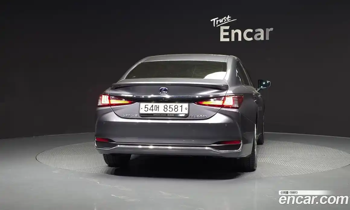 Lexus ES 2018 2.5 гидро в Москве № 2060143, фото 4