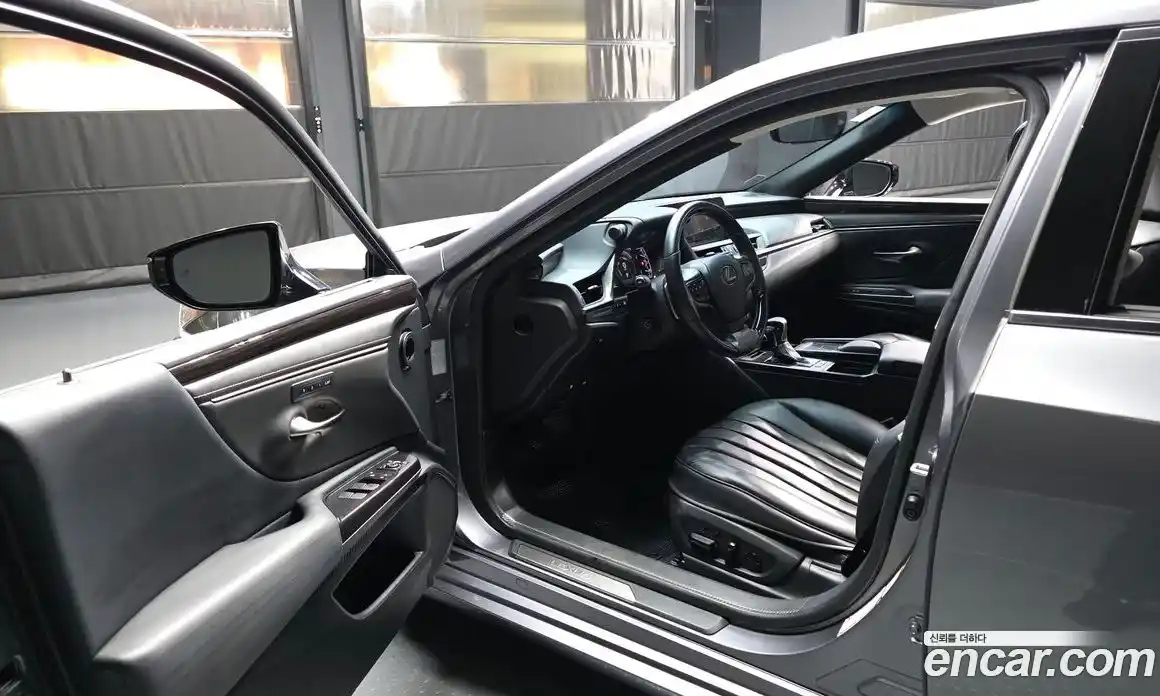 Lexus ES 2018 2.5 гидро в Москве № 2060143, фото 10