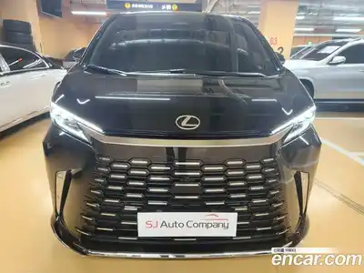 Lexus LM, 2024