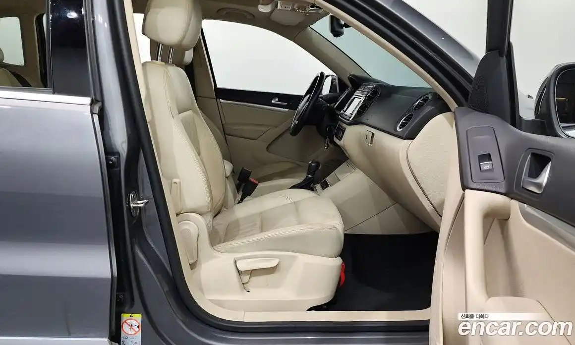 Volkswagen Tiguan 2014 2.0 гидро в Москве № 2060548, фото 11