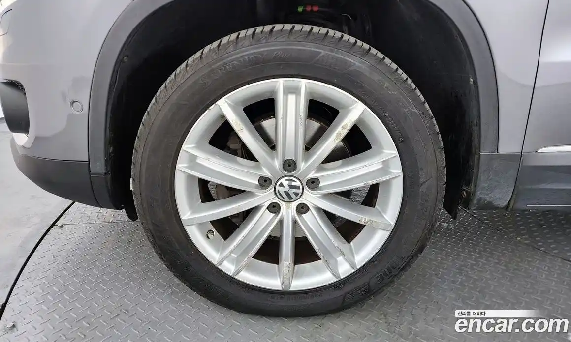 Volkswagen Tiguan 2014 2.0 гидро в Москве № 2060548, фото 5