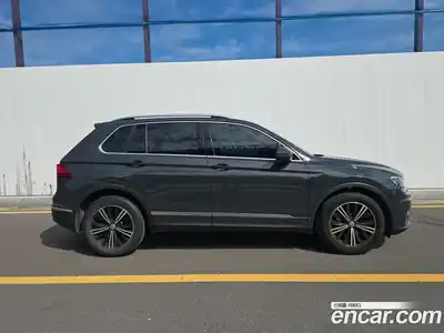Volkswagen Tiguan 2018 2.0 гидро в Москве № 2061091, миниатюра 2