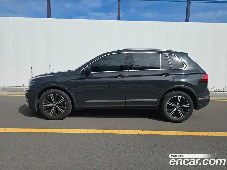 Volkswagen Tiguan 2018 2.0 гидро в Москве № 2061091, фото 5