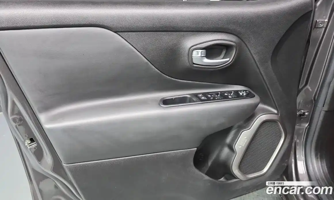 Jeep Renegade 2020 1.6 гидро в Москве № 2061258, фото 14