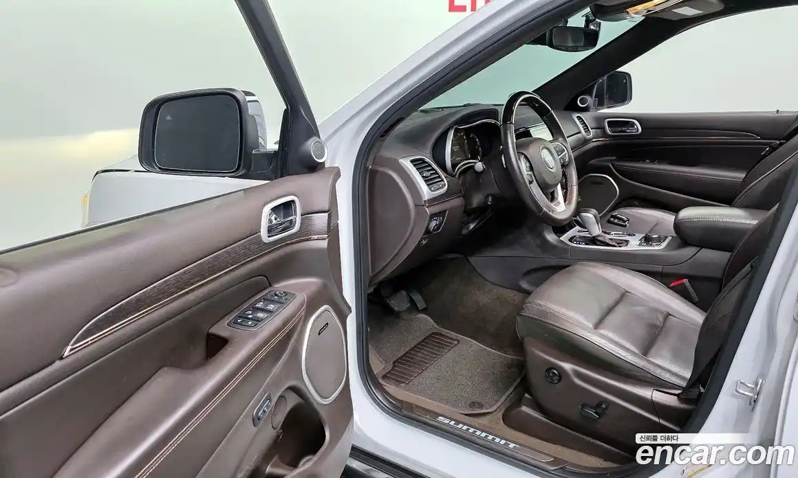 Jeep Cherokee 2019 3.6 гидро в Москве № 2061359, фото 13