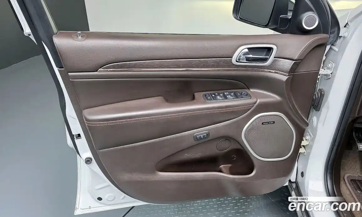 Jeep Cherokee 2019 3.6 гидро в Москве № 2061359, фото 14
