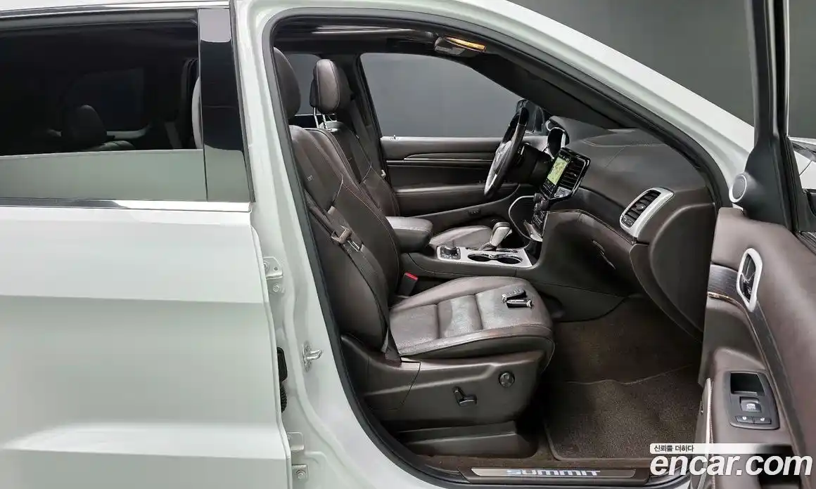 Jeep Cherokee 2019 3.6 гидро в Москве № 2061359, фото 16
