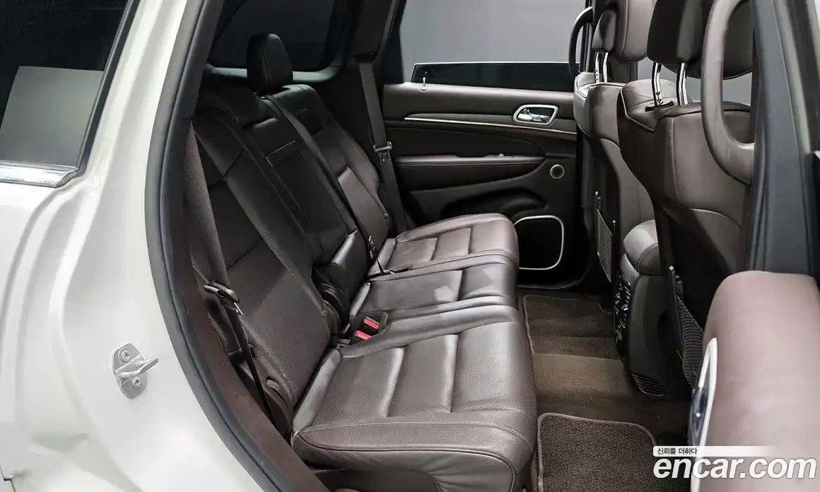 Jeep Cherokee 2019 3.6 гидро в Москве № 2061359, фото 17