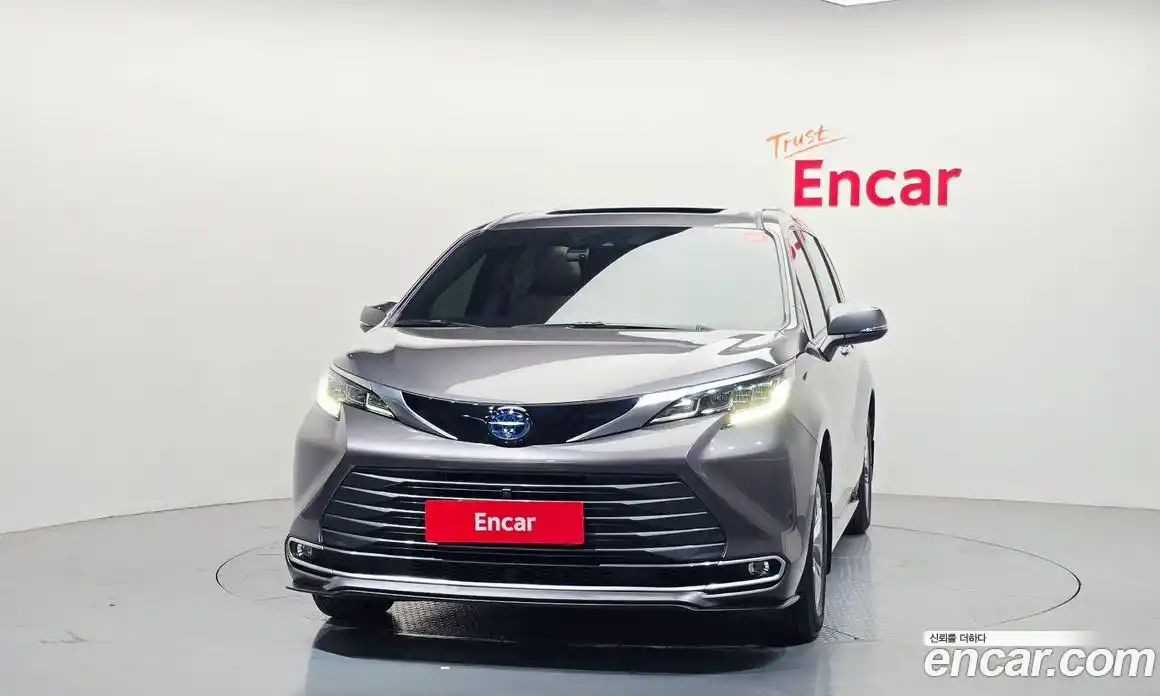 Toyota Sienna 2024 2.5 гидро в Москве № 2061943, фото 3