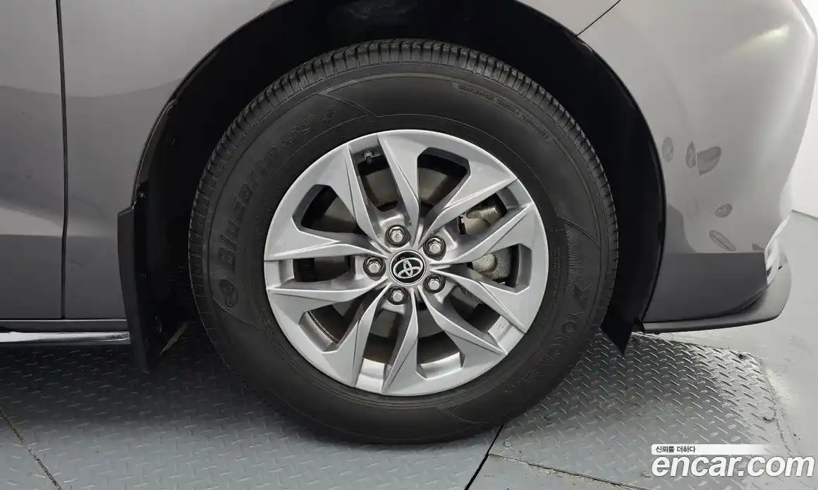 Toyota Sienna 2024 2.5 гидро в Москве № 2061943, фото 7
