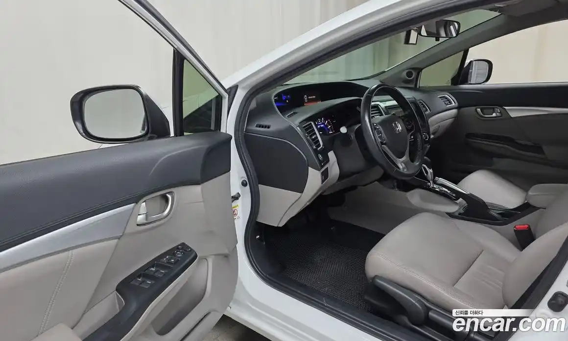 Honda Civic 2013 1.5 гидро в Москве № 2062633, фото 10