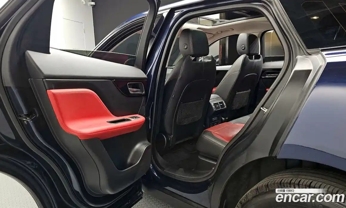 Jaguar F-Pace 2017 2.0 гидро в Москве № 2064635, фото 18