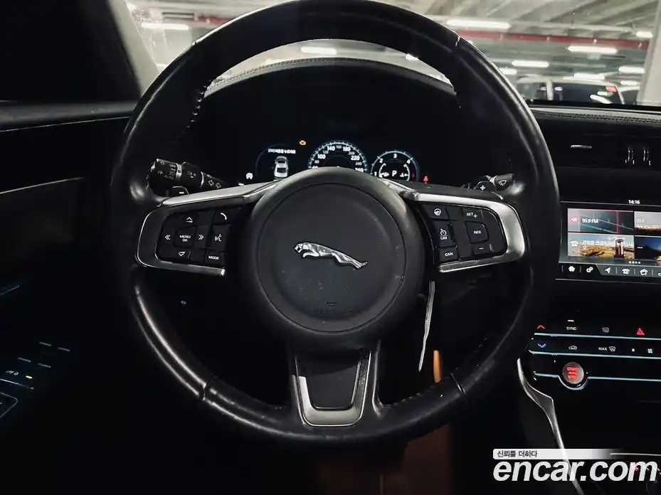 Jaguar XF 2018 2.0 гидро в Москве № 2064821, фото 13