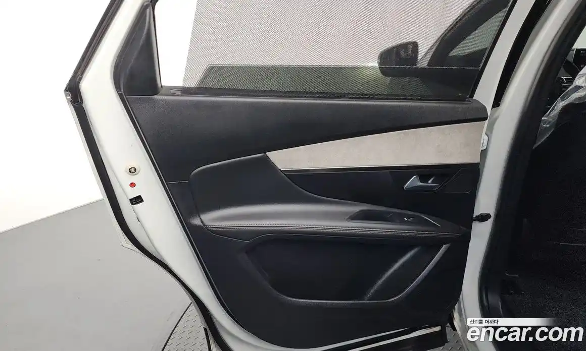 Peugeot 5008 2022 1.5 гидро в Москве, фото 15