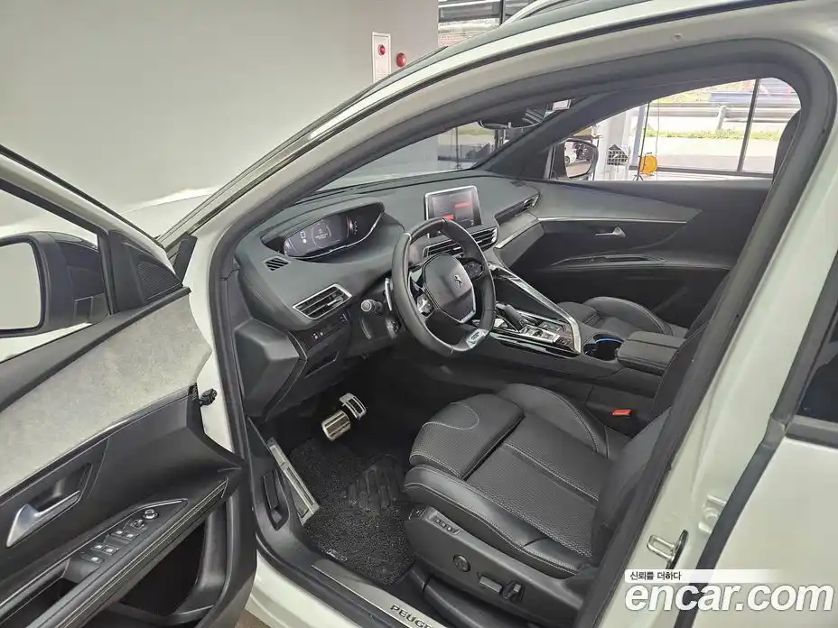Peugeot 5008 2022 1.2 гидро в Москве, фото 10