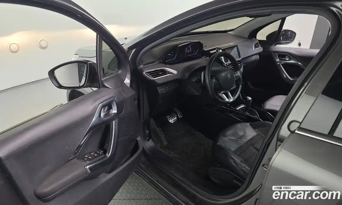 Peugeot 2008 2017 1.6 гидро в Москве, фото 13