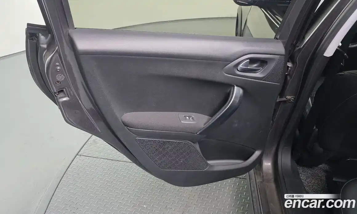 Peugeot 2008 2017 1.6 гидро в Москве, фото 15