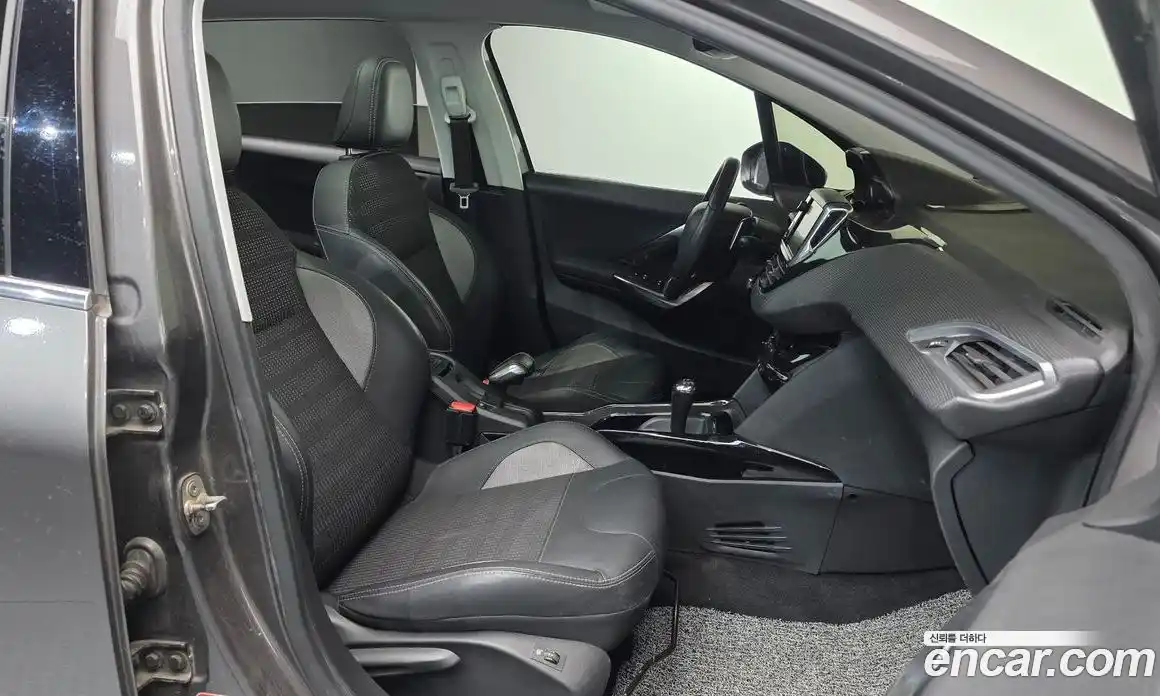 Peugeot 2008 2017 1.6 гидро в Москве, фото 16