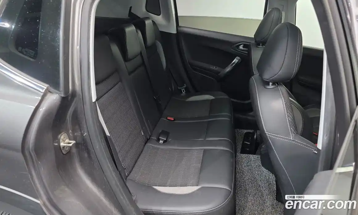 Peugeot 2008 2017 1.6 гидро в Москве, фото 17