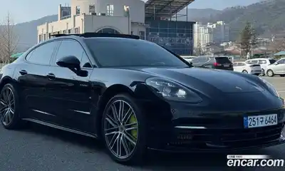 Porsche Panamera, 2019
