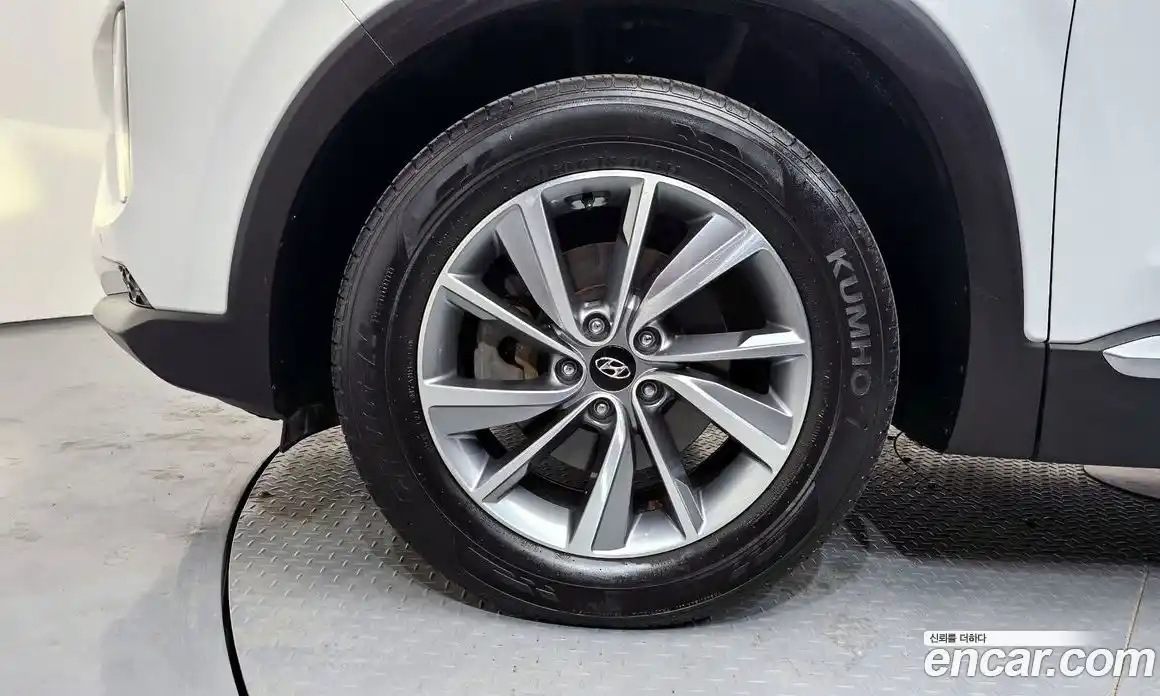 Hyundai Santa Fe 2019 2.0 гидро в Москве № 2049754, фото 5