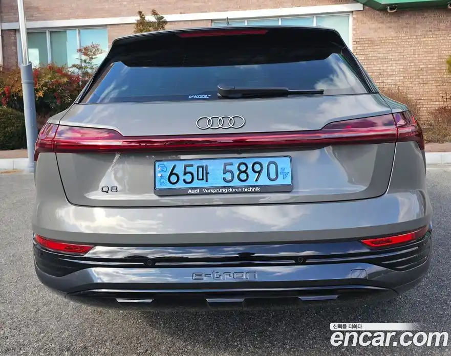 Audi Q8 e-tron 2024 гидро в Москве № 2057640, фото 4