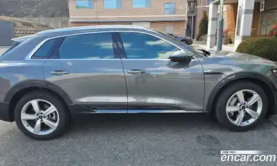 Audi Q8 e-tron 2024 гидро в Москве № 2057640, миниатюра 5