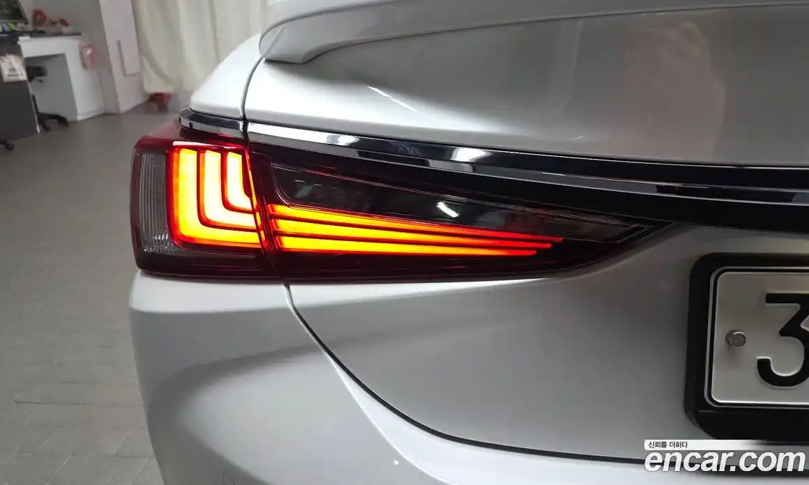 Lexus ES 2024 2.5 гидро в Москве № 2060060, фото 9