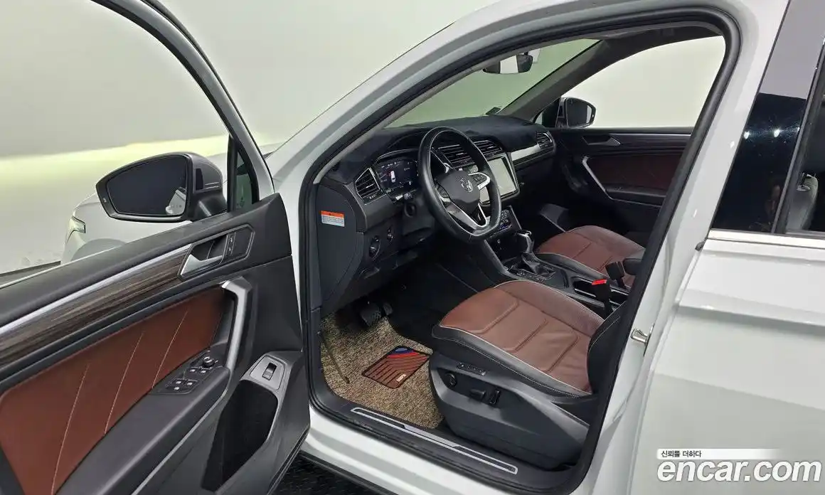 Volkswagen Tiguan 2023 2.0 гидро в Москве № 2060250, фото 16