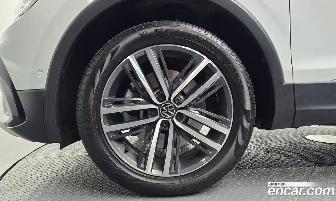 Volkswagen Tiguan 2023 2.0 гидро в Москве № 2060250, фото 4