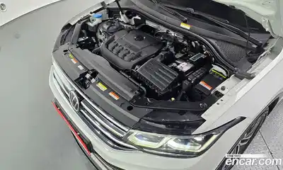 Volkswagen Tiguan 2023 2.0 гидро в Москве № 2060250, миниатюра 5