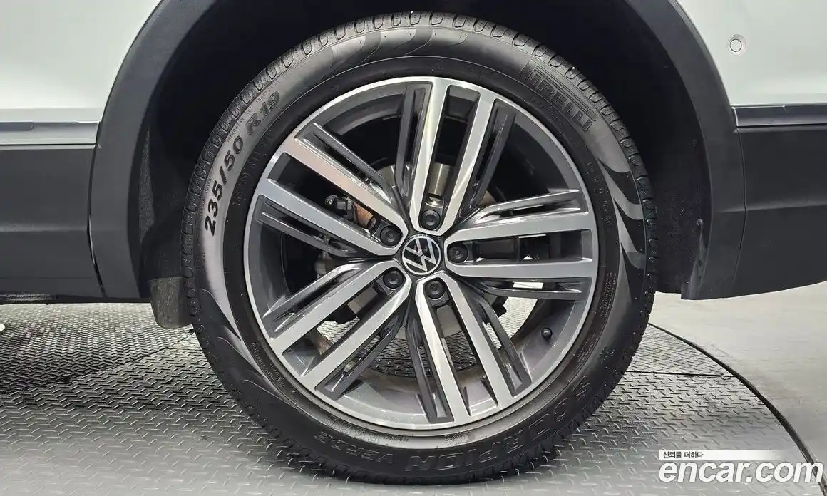 Volkswagen Tiguan 2023 2.0 гидро в Москве № 2060250, фото 6