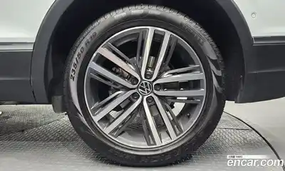 Volkswagen Tiguan 2023 2.0 гидро в Москве № 2060250, миниатюра 6