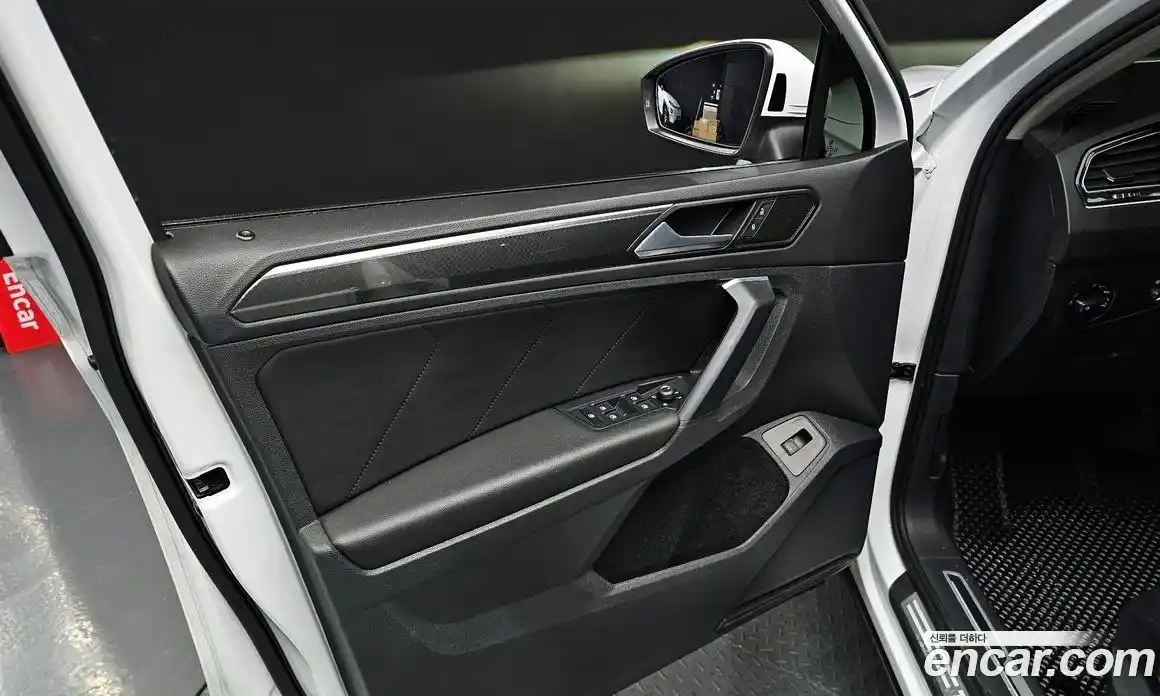 Volkswagen Tiguan 2020 2.0 гидро в Москве № 2060473, фото 33