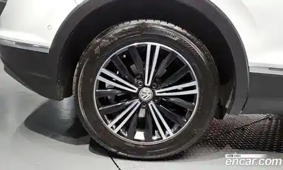 Volkswagen Tiguan 2020 2.0 гидро в Москве № 2060473, миниатюра 7