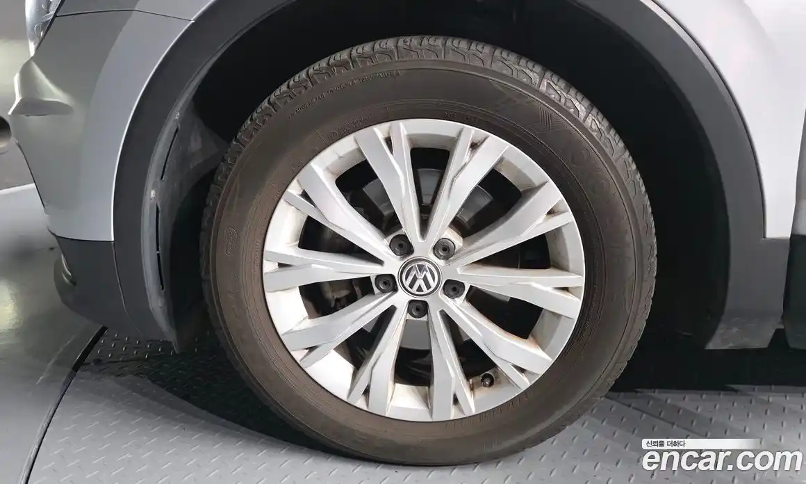 Volkswagen Tiguan 2018 2.0 гидро в Москве № 2060692, фото 5
