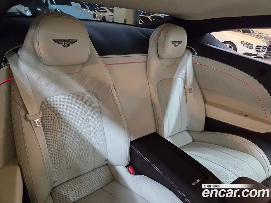Bentley Continental 2023 4.0 гидро, фото 16