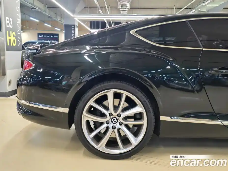 Bentley Continental 2023 4.0 гидро, фото 5