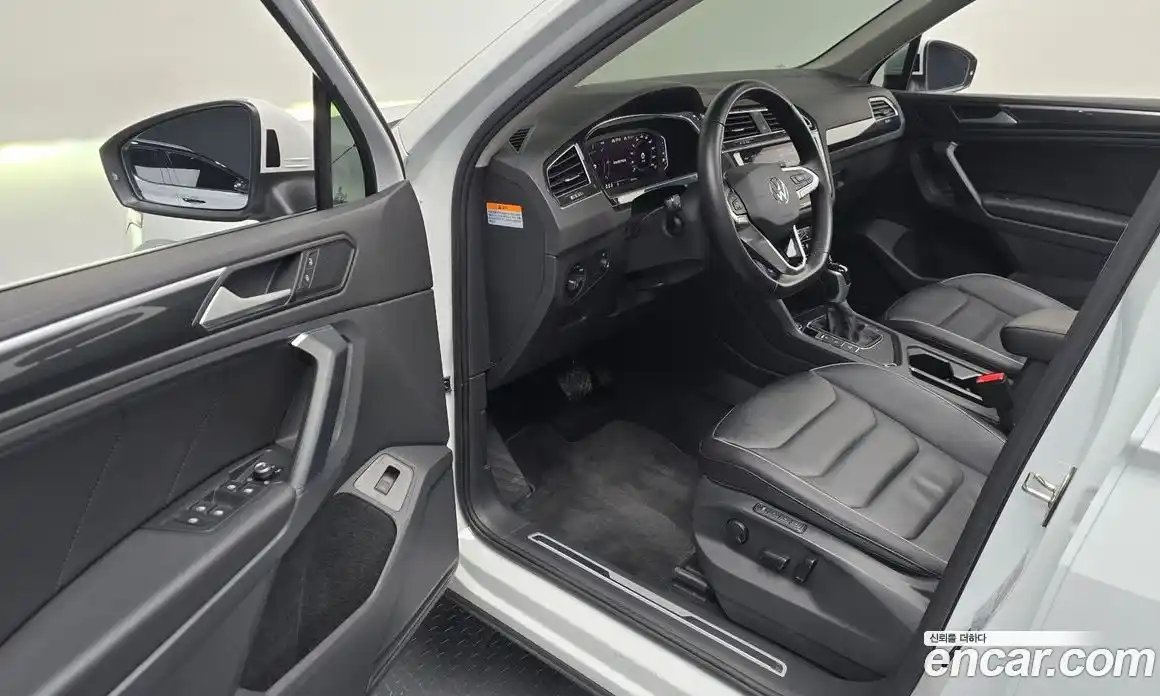 Volkswagen Tiguan 2022 2.0 гидро в Москве № 215046, фото 11