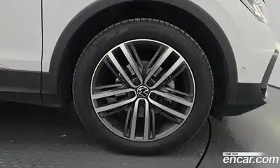 Volkswagen Tiguan 2022 2.0 гидро в Москве № 215046, миниатюра 5
