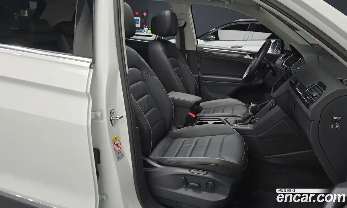 Volkswagen Tiguan 2022 2.0 гидро в Москве № 215046, фото 10